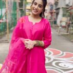 Swastika Dutta Instagram - উৎসবের রং এবার Berger-এর সঙ্গে! 🌸🌸🌸 #BergerAlponaContest is here !! Registration is now open ! Registration end date 16th October. Upload end date 18th October. Call on 8240870215 for registering!! #bergeralponacontest #bergerpriyopujo2023 #dhunuchinaach #maadurga