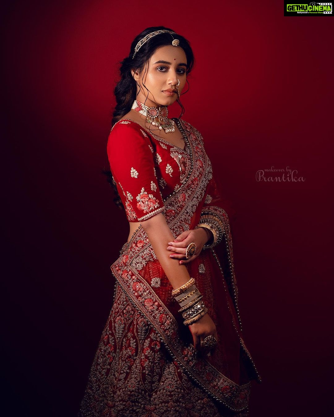 Swastika Dutta Instagram - अपने ही रंग में …… Makeup by ❤️ @makeover_by_prantika Hair by @optimisticaamrapali96 Styled by @kushalchatterjeeofficial Captured by @soumya_singha_photography . . . #bollywood #makeuponpoint #lookandfeel #express #expressions #tollywood #actress #swastikadutta #fashionshoot #ethniclook #picoftheday