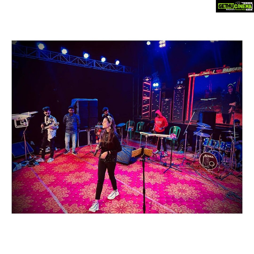 Swastika Dutta Instagram - This,the adrenaline rush.! The Stage,The Audience blessings,The Audience love 🫶🏻 #stageperformance #stageshow #actorslife #publicinteraction #actorslife #actress #tollywood #swastikadutta #lovewhatyoudodowhatyoulove #🎬🎥