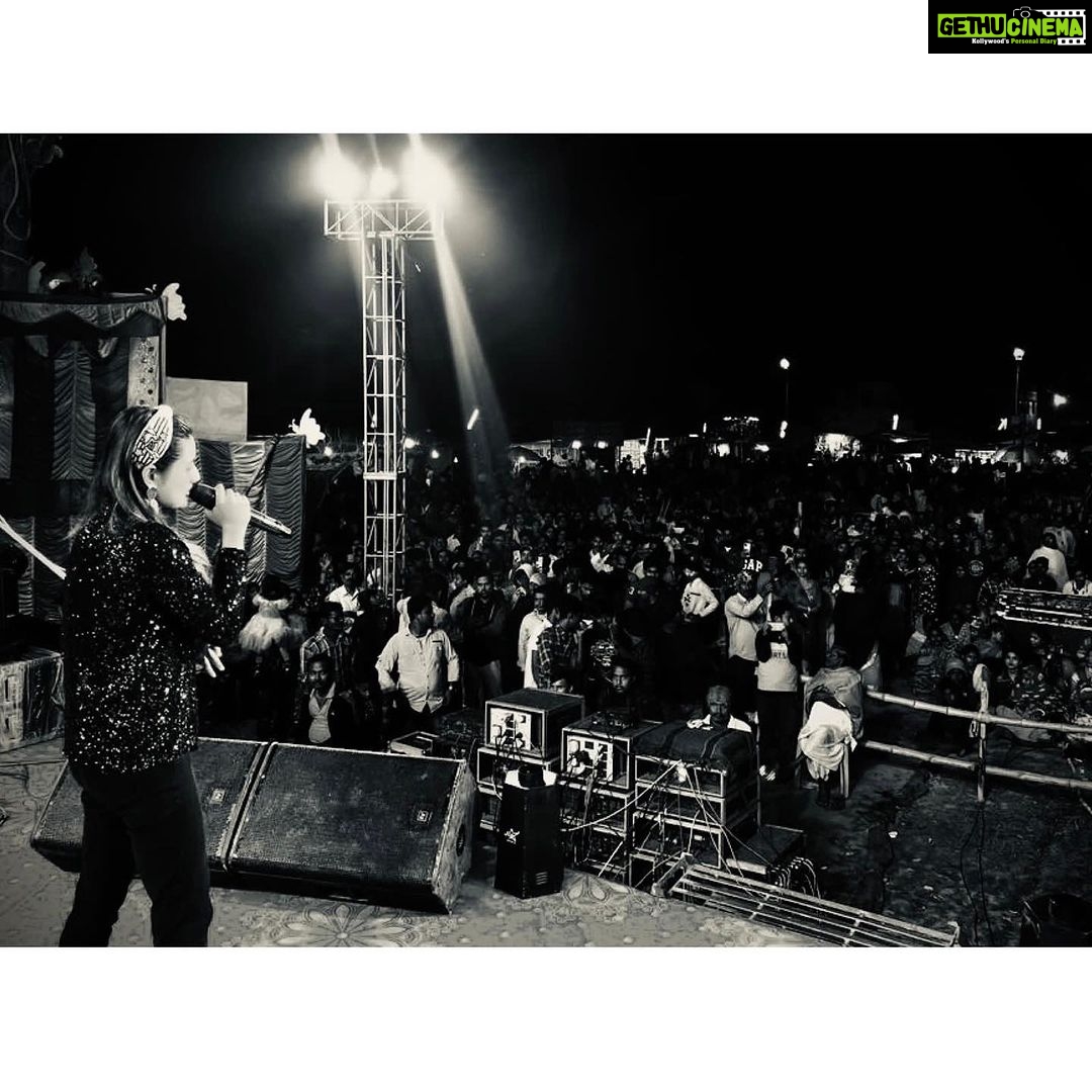 Swastika Dutta Instagram - This,the adrenaline rush.! The Stage,The Audience blessings,The Audience love π«Άπ» #stageperformance #stageshow #actorslife #publicinteraction #actorslife #actress #tollywood #swastikadutta #lovewhatyoudodowhatyoulove #π¬π₯