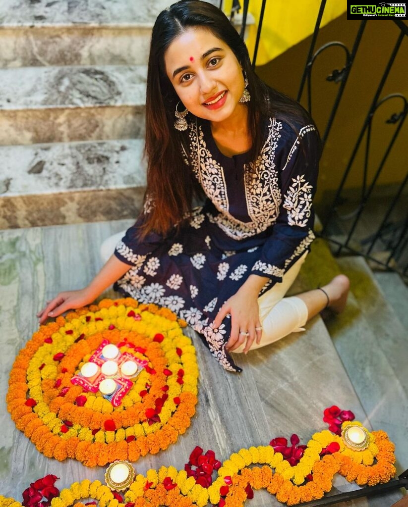 Swastika Dutta Instagram - Like every year this year too,the credit goes to her ❤️ #pujo #home #decorations #diwali2024✨