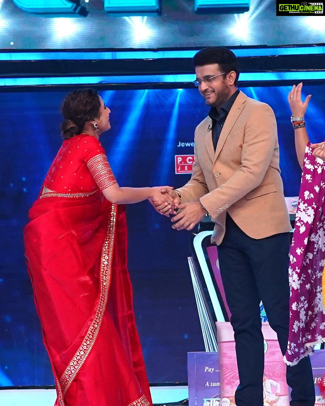 Swastika Dutta Instagram - দাদার সাথে দাদাগিরি 🏏🧐😇🥰💙 আসছি 10th November @zeebanglaofficial Presents #দাদাগিরি-তে !! ঠিক রাত ৯.৩০টায় Don’t miss the special episode friends ❤️ Wearing @storeno.6 @srotoswinee Makeup by @papiyachanda . . . #diwalispecial #diwalispecialepisode #zeebangla #dadagiriunlimited #souravganguly #celebrityguests #quizzshow #tollywood #actress #swastikadutta @souravganguly 🤩🙏