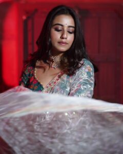 Swastika Dutta Instagram - सीधा दिल पे निशाना लगा ?? 

Wearing @storeno.6 @srotoswinee 
Makeup & Hair-do by @arijit_kundu_makeup 
Clicked by @cine_tanmoy 
.
.
.

#unfilteredclicks #uneditiedphotography #candidshots #moodshots #sareelover #expressions #bollywoodsong #tollywood #actress #swastikadutta #fashionphotography #fashionshoot #instaupload #loveforcandidshots