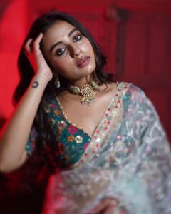 Swastika Dutta Instagram - सीधा दिल पे निशाना लगा ?? Wearing @storeno.6 @srotoswinee Makeup & Hair-do by @arijit_kundu_makeup Clicked by @cine_tanmoy . . . #unfilteredclicks #uneditiedphotography #candidshots #moodshots #sareelover #expressions #bollywoodsong #tollywood #actress #swastikadutta #fashionphotography #fashionshoot #instaupload #loveforcandidshots