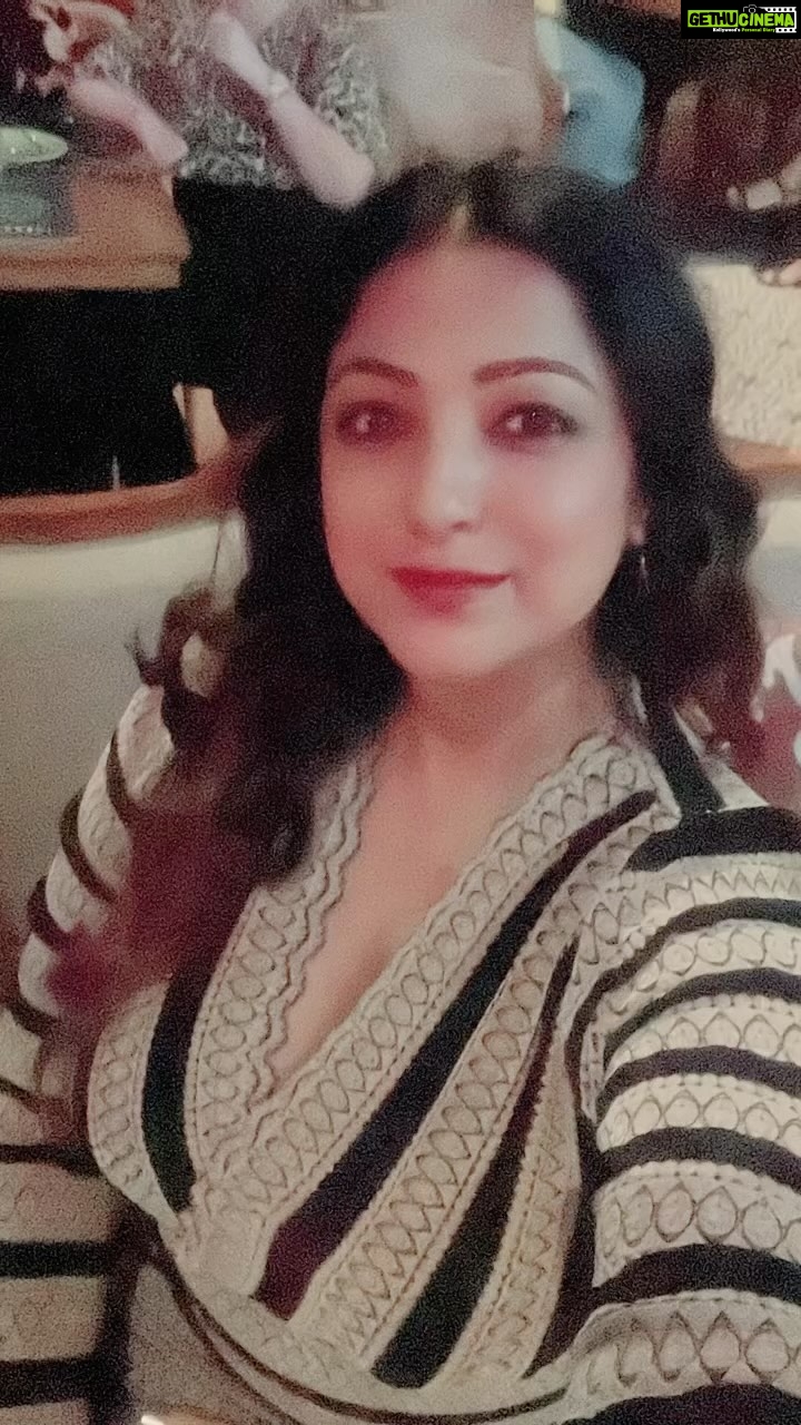 Sweety Chhabra Instagram - #sundayvibes #partynight #friendshipgoals #birthdayparty #enjoying #💃🏻💃🏻💃🏻 #fulldhamalmasti😍🍻🤩❣️