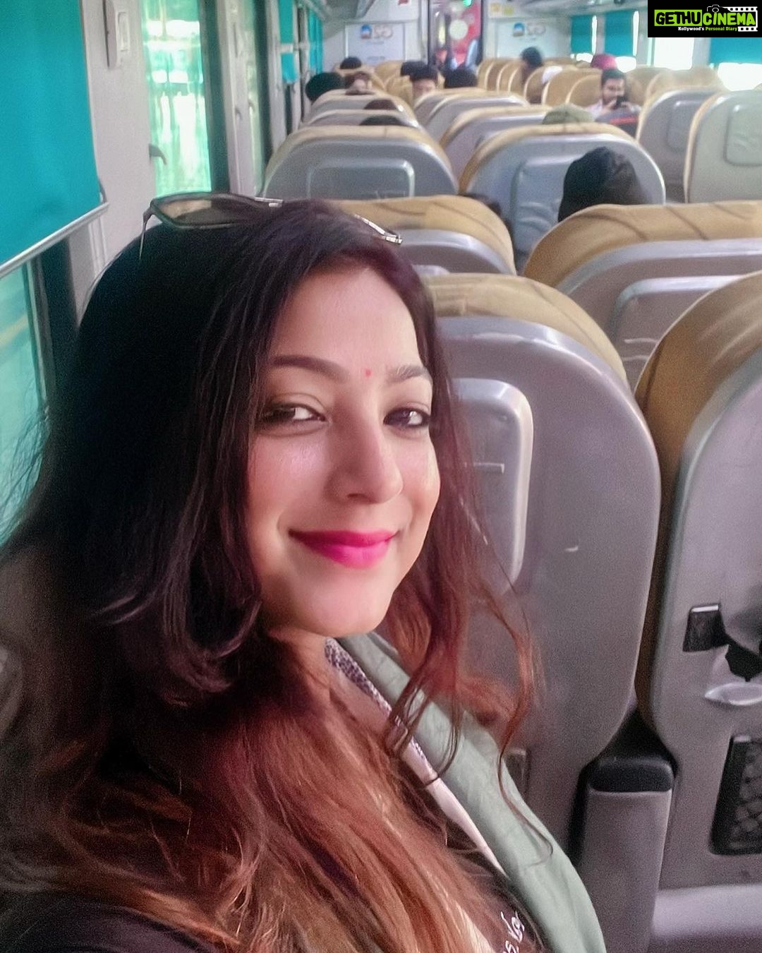 Sweety Chhabra Instagram - Hello dosto Kaise hai aap Sab Train ka safar Bahut saalo baad kiya. #trainphotography #travel #enjoyment #punjab