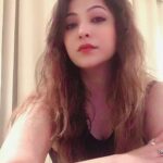 Sweety Chhabra Instagram - नज़र नज़र का फर्क है दोस्तो, किसी को ज़हर लगते हैं किसी को शहद।😉