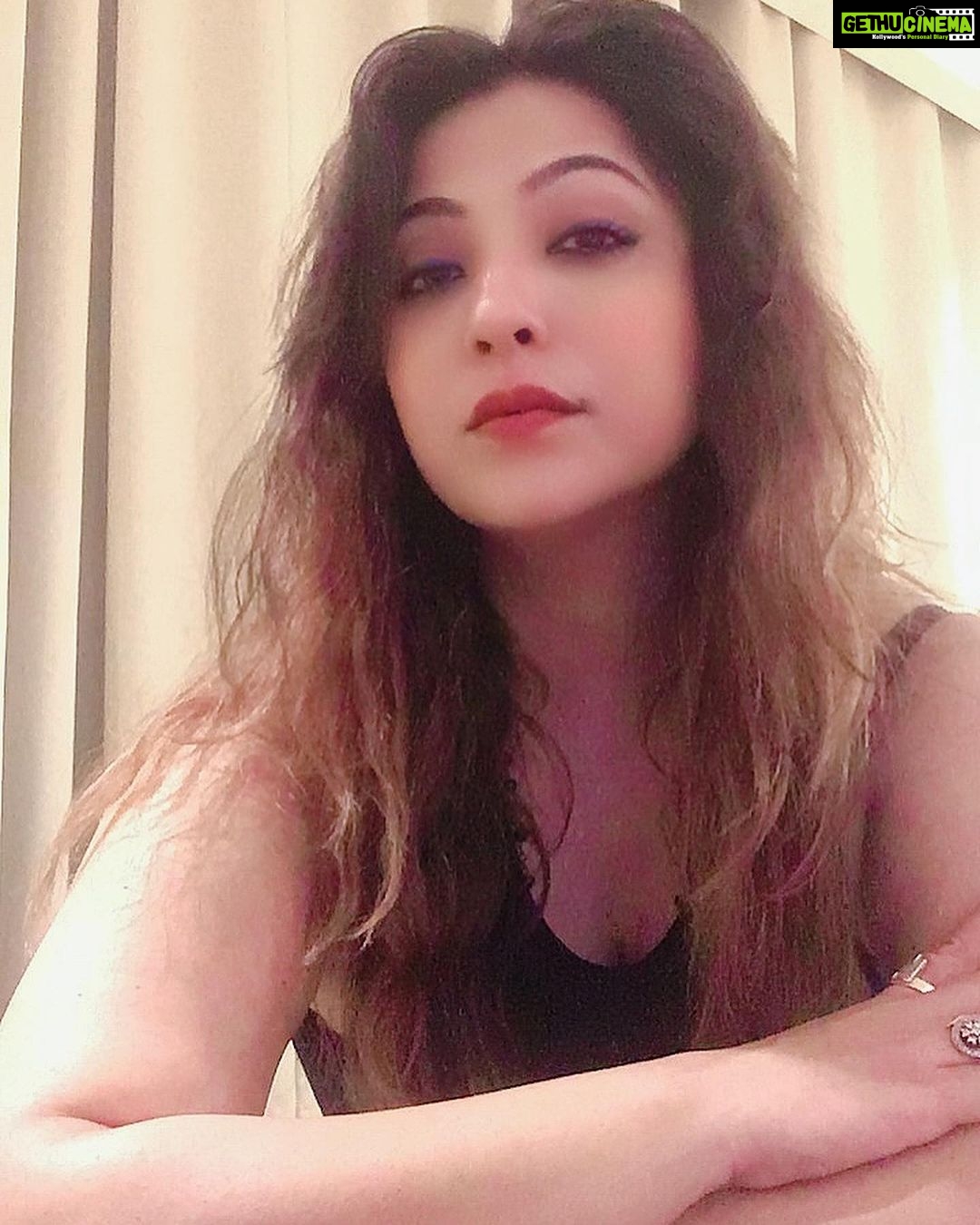 Sweety Chhabra Instagram - नज़र नज़र का फर्क है दोस्तो, किसी को ज़हर लगते हैं किसी को शहद।😉