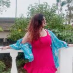 Sweety Chhabra Instagram - Mast hawa chali darte darte video end kiyA expression Badal Gaye 😆😆😆😂kahi Jyada hawa chal jaati to KyA hota 😳😆#trendingsongs #sexymausam #reddress #openhairstyle #mood #favoritesong #music #mehbooba #❤️ #bollywoodsongs #bollywoodstyle #reelsinstagram