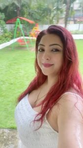 Sweety Chhabra Instagram - #monsoon #barish #trendingsongs #❤️ #whitedress #redhair #punjabisong #punjabikudi