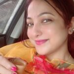 Sweety Chhabra Instagram - AAPAN maati AAPAN desh ❤️ Aao thode maze desi chai ke Ho jaye #kulhadchai Khate pite photo click galat hai yaar 😜😂 But KyA Kare dosto ki yaad aa gayi