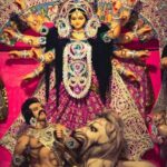 Sweety Chhabra Instagram - "सिद्ध गंवन्दे वांछित मनोरथार्थ चन्द्रार्घकृत शेखराम्। कमलस्थितां चतुर्भुजा सिद्धीदात्री यशस्वनीम्॥" सभी मेरे दोस्तों को महानवमी की हार्दिक बधाई एवं शुभकामनाएं। माँ दुर्गा जी आप सभी भक्तों को उत्तम स्वास्थ्य व धन वैभव से परिपूर्ण करें। #MahaNavami_2023 #Navratri