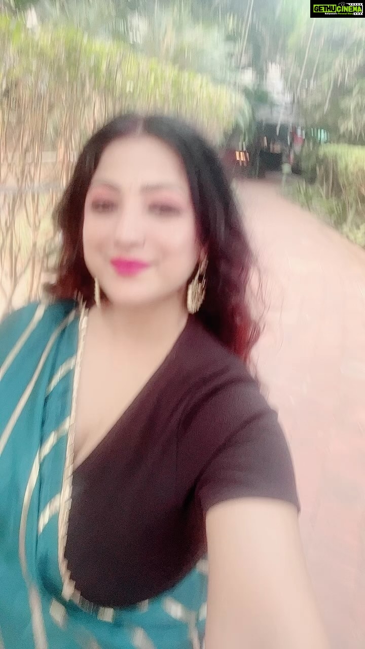 Sweety Chhabra Instagram - Namaste dosto ❤️Kaise ho aap Sab #sarilover #saarilove #indianoutfit #trendingreels #trendingsongs #instagram