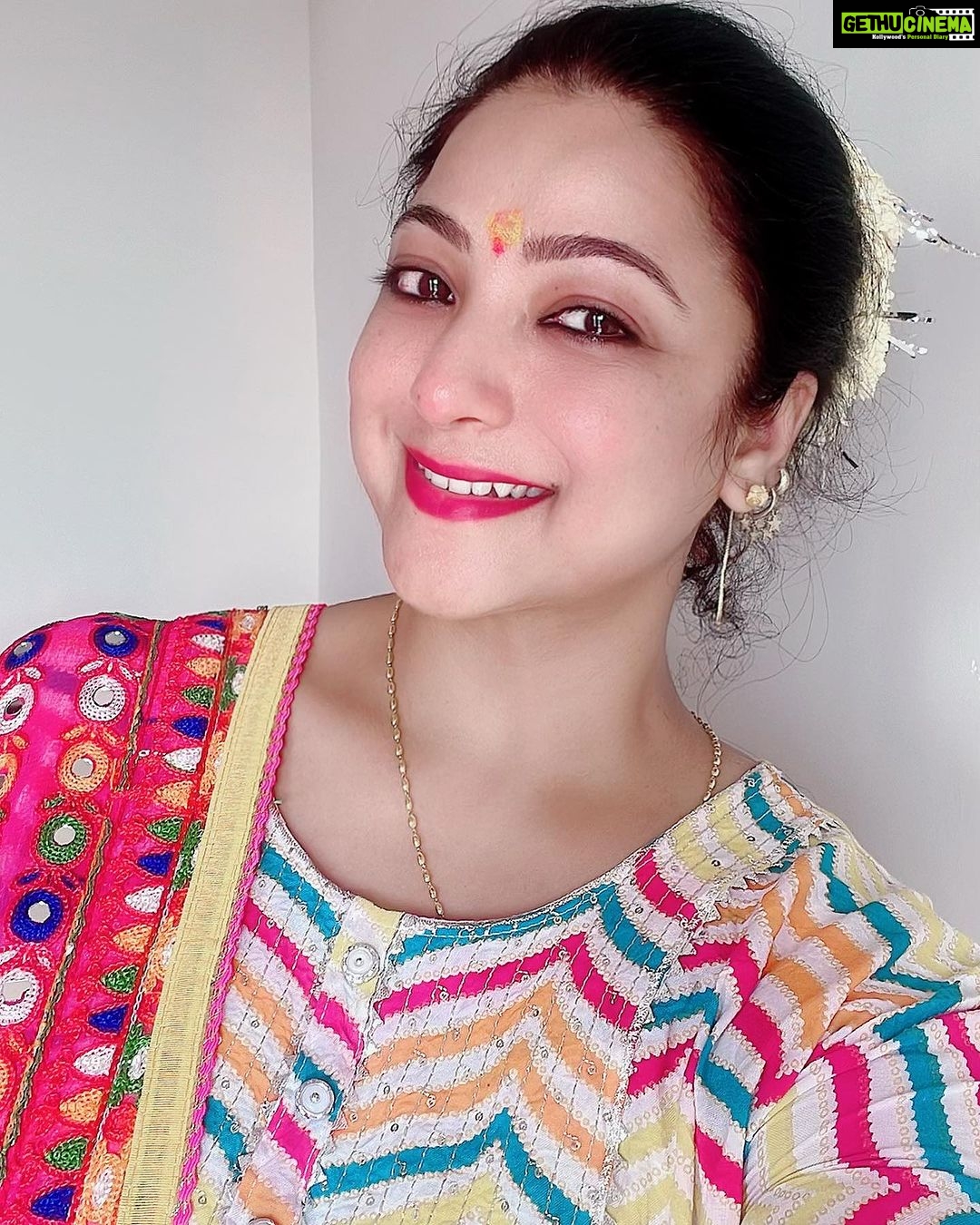 Sweety Chhabra Instagram - Jai mata di dosto ❤️🙏🙏🙏 “सिंहासनगता नित्यं पद्याञ्चितकरद्वया। शुभदास्तु सदा देवी स्कन्दमाता यशस्विनी॥“ सांसारिक जीवों में नवचेतना का निर्माण करने वाली आदिशक्ति माँ भगवती की पंचम स्वरूपा स्कंदमाता जी से प्रार्थना है कि सभी को सुख, शांति और उत्तम स्वास्थ्य प्रदान करें। #Navratri #skandmata