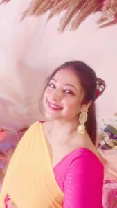 Sweety Chhabra Instagram - #trendingreels #sareelovers #instagram #bollywoodsongs #loveyourself #sareestyle