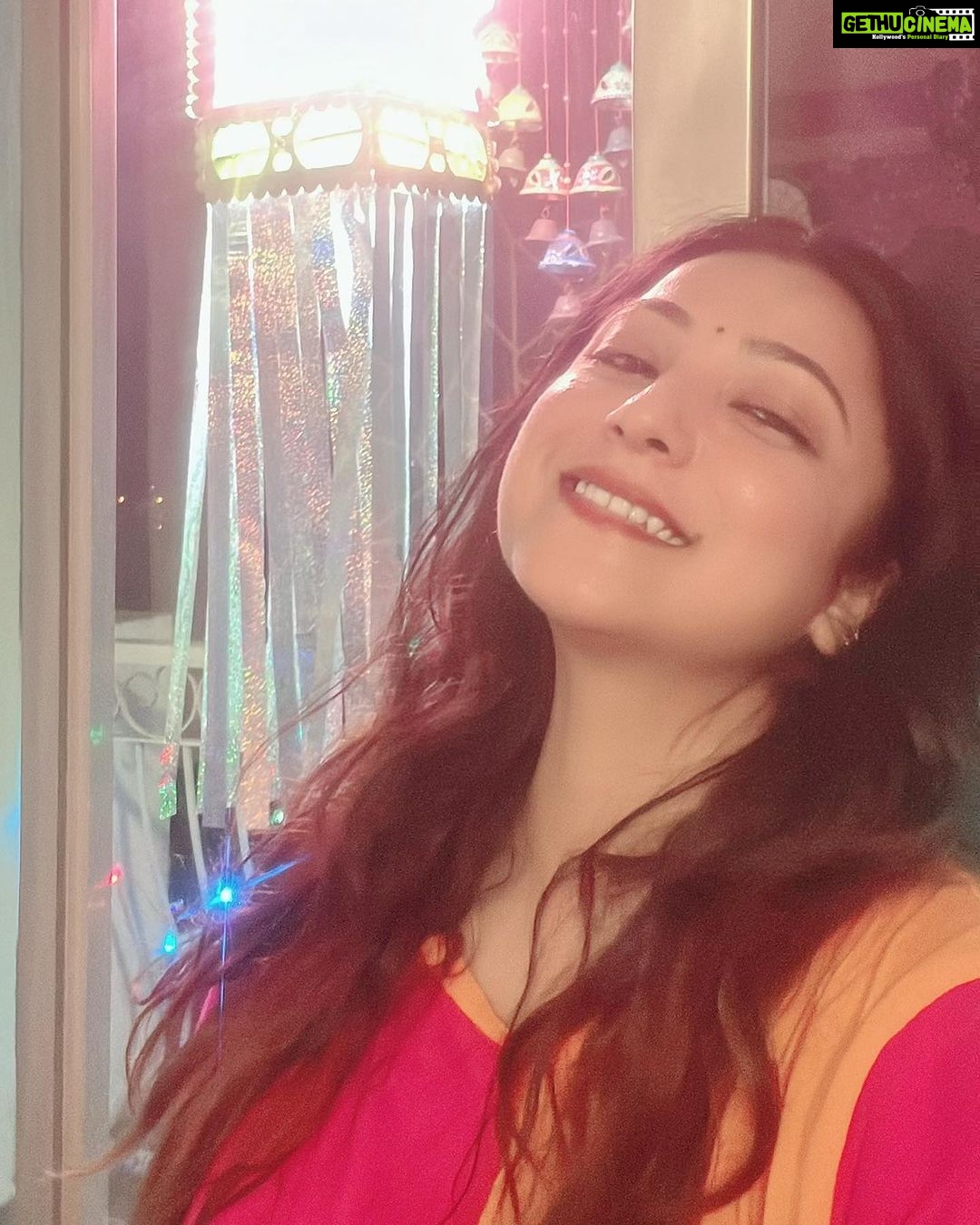Sweety Chhabra Instagram - #light #energyhealing #infinite #ustadnusratfatehalikhansaab