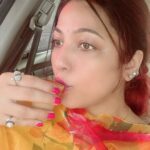 Sweety Chhabra Instagram - AAPAN maati AAPAN desh ❤️ Aao thode maze desi chai ke Ho jaye #kulhadchai Khate pite photo click galat hai yaar 😜😂 But KyA Kare dosto ki yaad aa gayi