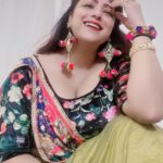 Sweety Chhabra Instagram - Good morning dosto❤️ After garba reaction jab 10 baje band kar diya Tha 😜 Abhi to garba ka mood bana Tha yaar 😄😆