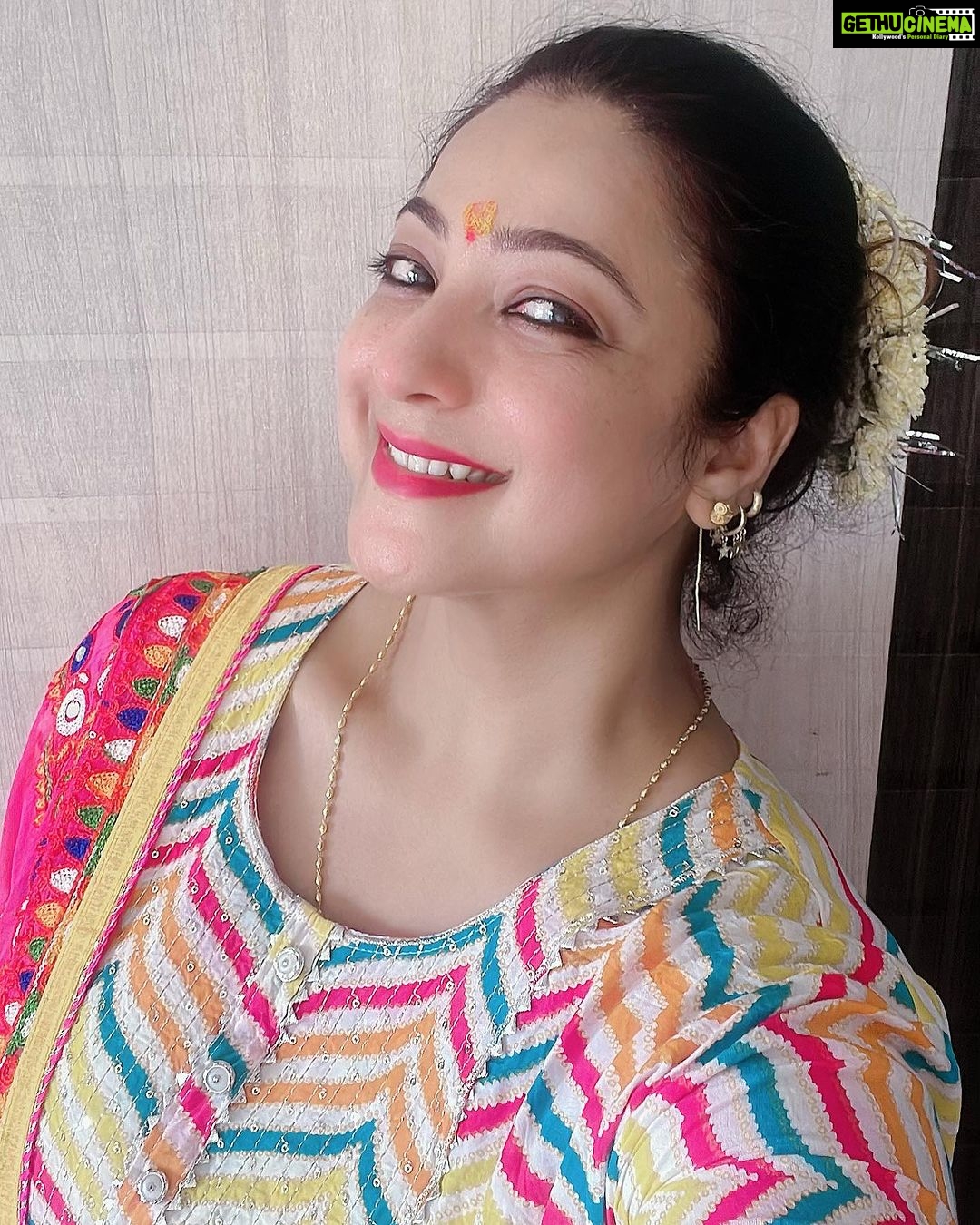 Sweety Chhabra Instagram - Jai mata di dosto ❤️🙏🙏🙏 “सिंहासनगता नित्यं पद्याञ्चितकरद्वया। शुभदास्तु सदा देवी स्कन्दमाता यशस्विनी॥“ सांसारिक जीवों में नवचेतना का निर्माण करने वाली आदिशक्ति माँ भगवती की पंचम स्वरूपा स्कंदमाता जी से प्रार्थना है कि सभी को सुख, शांति और उत्तम स्वास्थ्य प्रदान करें। #Navratri #skandmata