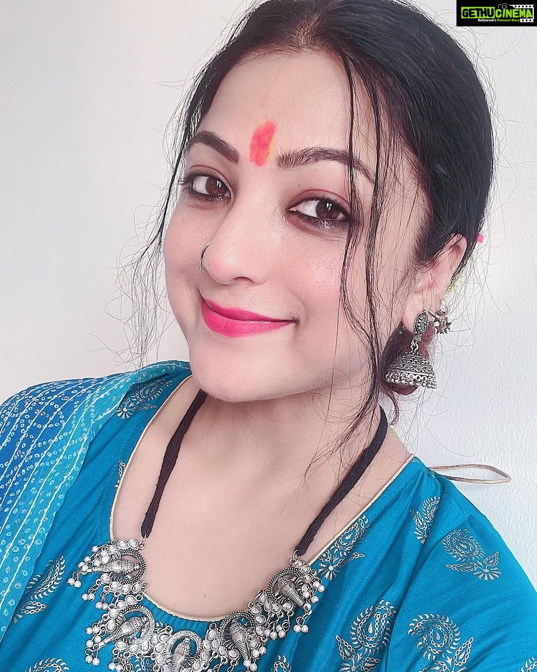 Sweety Chhabra Instagram - सुरासम्पूर्णकलशं रुधिराप्लुतमेव च। दधाना हस्तपद्माभ्यां कुष्मांडा शुभदास्तु मे। तेजस्विनी व आदिशक्ति एवं माँ भगवती की चतुर्थ स्वरूपा माँ कुष्मांडा जी आप सभी के जीवन से रोग-शोक दूर कर, आयु-यश में वृद्धि करें। #MaaKushmanda #Navratri #Navratri2023 #fasting #jaimatadi