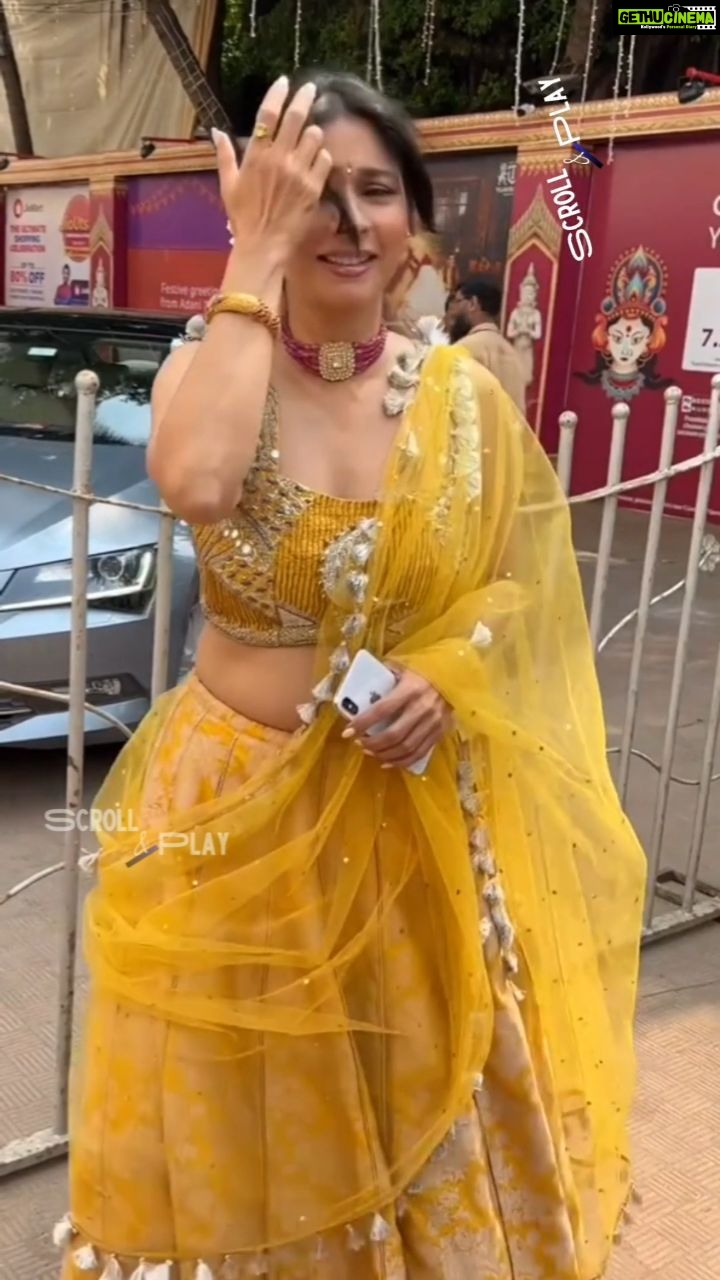 Tanishaa Mukerji Instagram - Tanisha Mukherji looks stunning in Ethereal at Durga Puja #TanishaaMukerji