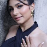 Tanishaa Mukerji Instagram - Some photos speak ! #photography @photographybyrishabk Outfits: @charmisdesign Earrings: @palmonas_official X @auorstudio Rings: @rooh_india_ Stylist: @stylebysaachivj Team: @sanzimehta777