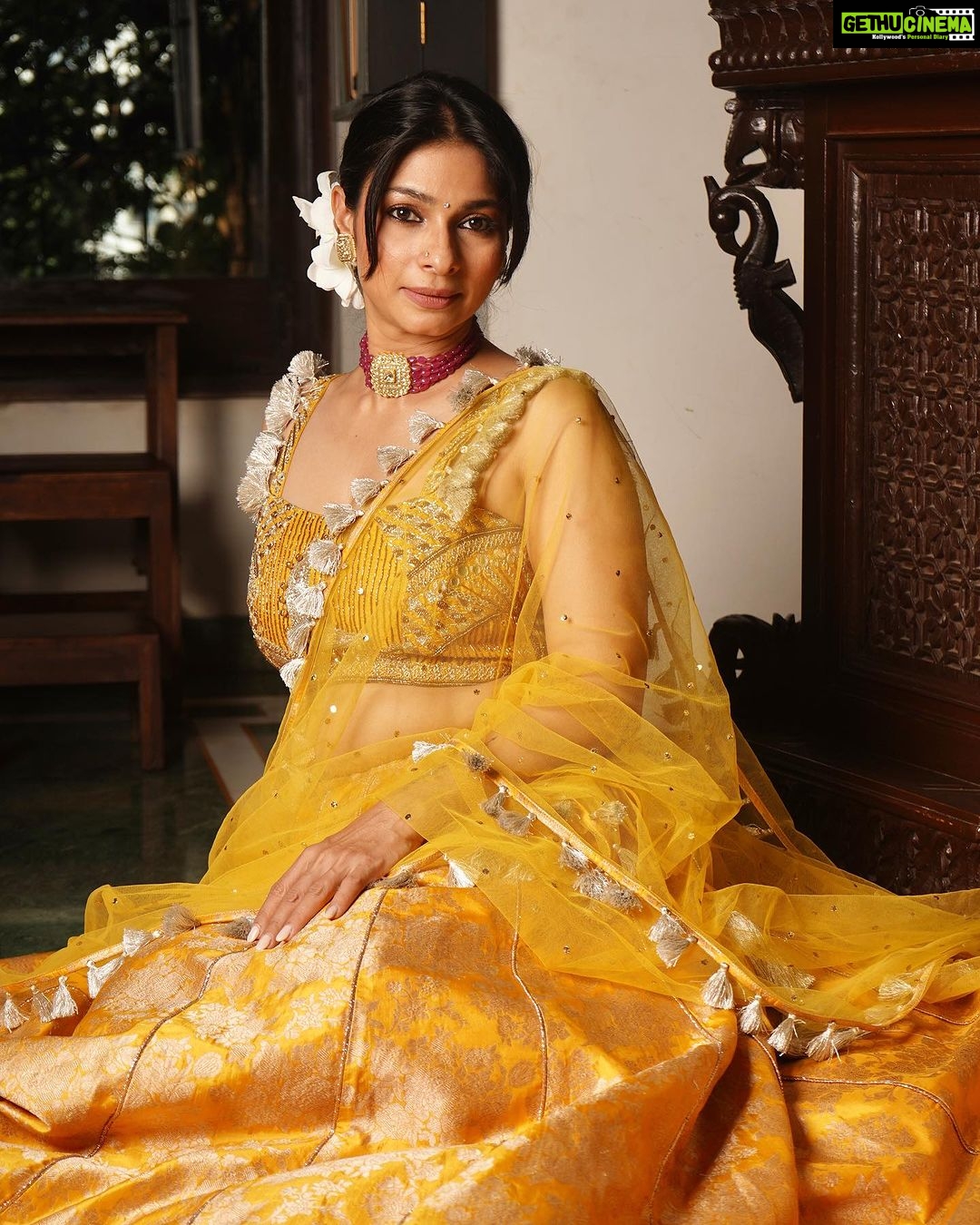 Tanishaa Mukerji Instagram - Shubho Saptami! Wearing this beautiful yellow lengha from @payalsinghal feeling so festive in the many colours of the devi! Stylist - @parikshaat Outfit - @payalsinghal Jewellery - @tyaanijewellery Photography - @wadhwaniyaash