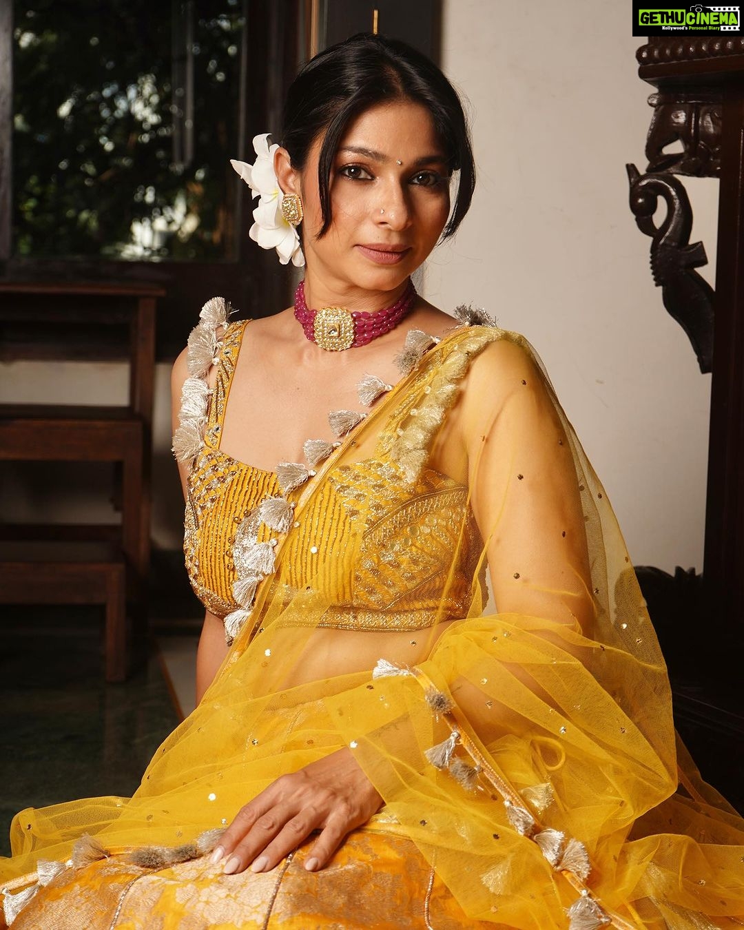 Tanishaa Mukerji Instagram - Shubho Saptami! Wearing this beautiful yellow lengha from @payalsinghal feeling so festive in the many colours of the devi! Stylist - @parikshaat Outfit - @payalsinghal Jewellery - @tyaanijewellery Photography - @wadhwaniyaash