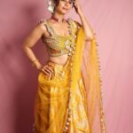 Tanishaa Mukerji Instagram - Shubo Saptami💫 In Frames - @tanishaamukerji Outfit - @payalsinghal Jewellery - @tyaanijewellery Stylist - @parikshaat Photographer- @wadhwaniyaash #TanishaMukherjee #DurgaPuja #StyleFile #Photography #Bollywood #Yellow #IndianWear #IndianCouture #PayalSinghal #FashionShoot #IndianJewellery #Jewellry #TyaaniJewellery #Navratri #Indian #IndianWedding #IndianBride #Bridal