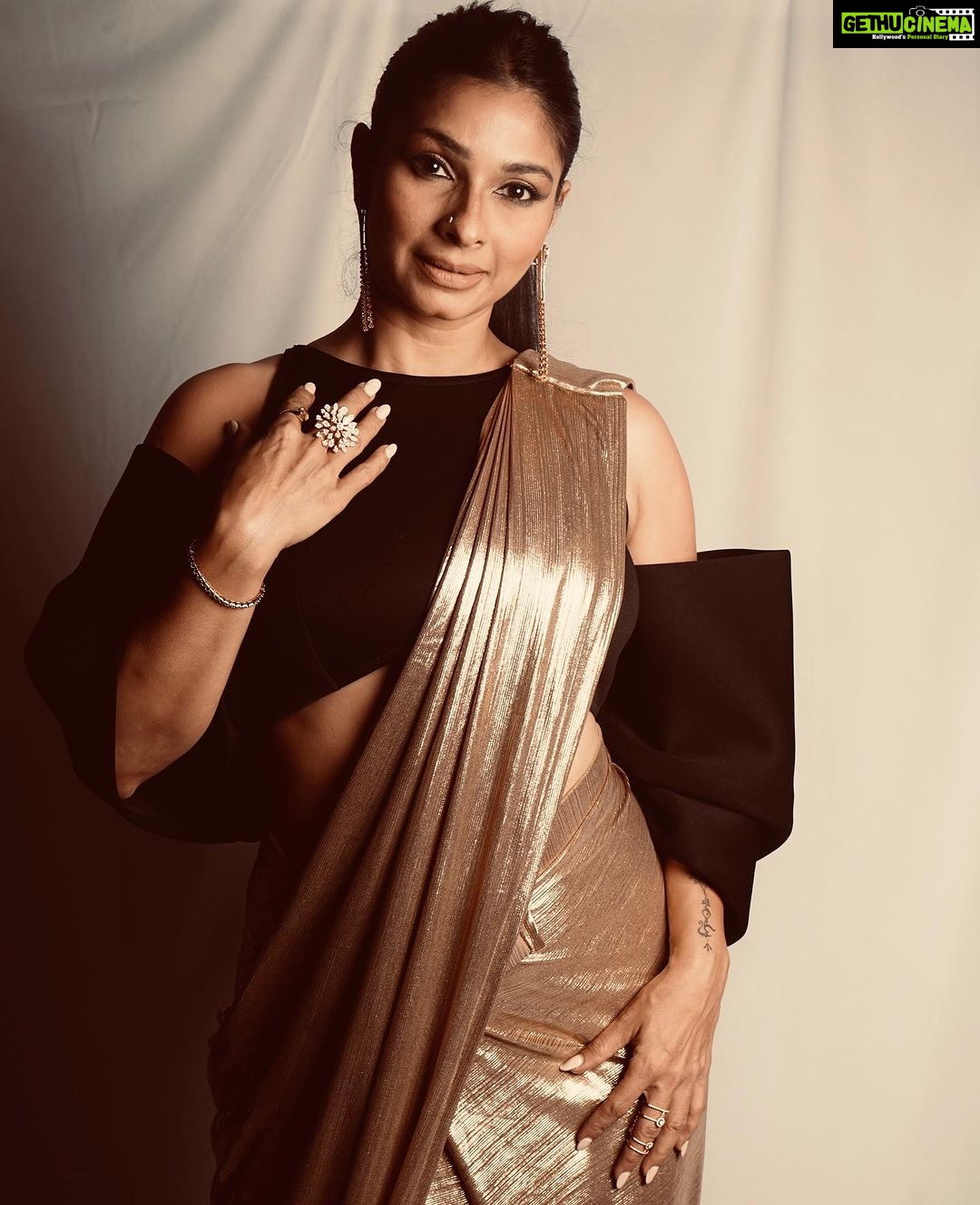 Tanishaa Mukerji Instagram - My golden lady @tanishaamukerji ✨💫 Stylist - @parikshaat Outfit - @labeld Jewellery - @gehnajewellers1 Photographer - @wadhwaniyaash #TanishaMukherjee #Photography #StyleFile #HungamaAwards #Bollywood #Diva #Diwali2023 #Fashion #Mumbai #India #Trending #Style #Diva #Stunner #Chic #BollywoodHungamaAwards #StyleCity #City #tanishamukherji #jhalakdikhlajaa #styleicon