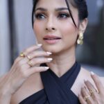 Tanishaa Mukerji Instagram - Some photos speak ! #photography @photographybyrishabk Outfits: @charmisdesign Earrings: @palmonas_official X @auorstudio Rings: @rooh_india_ Stylist: @stylebysaachivj Team: @sanzimehta777