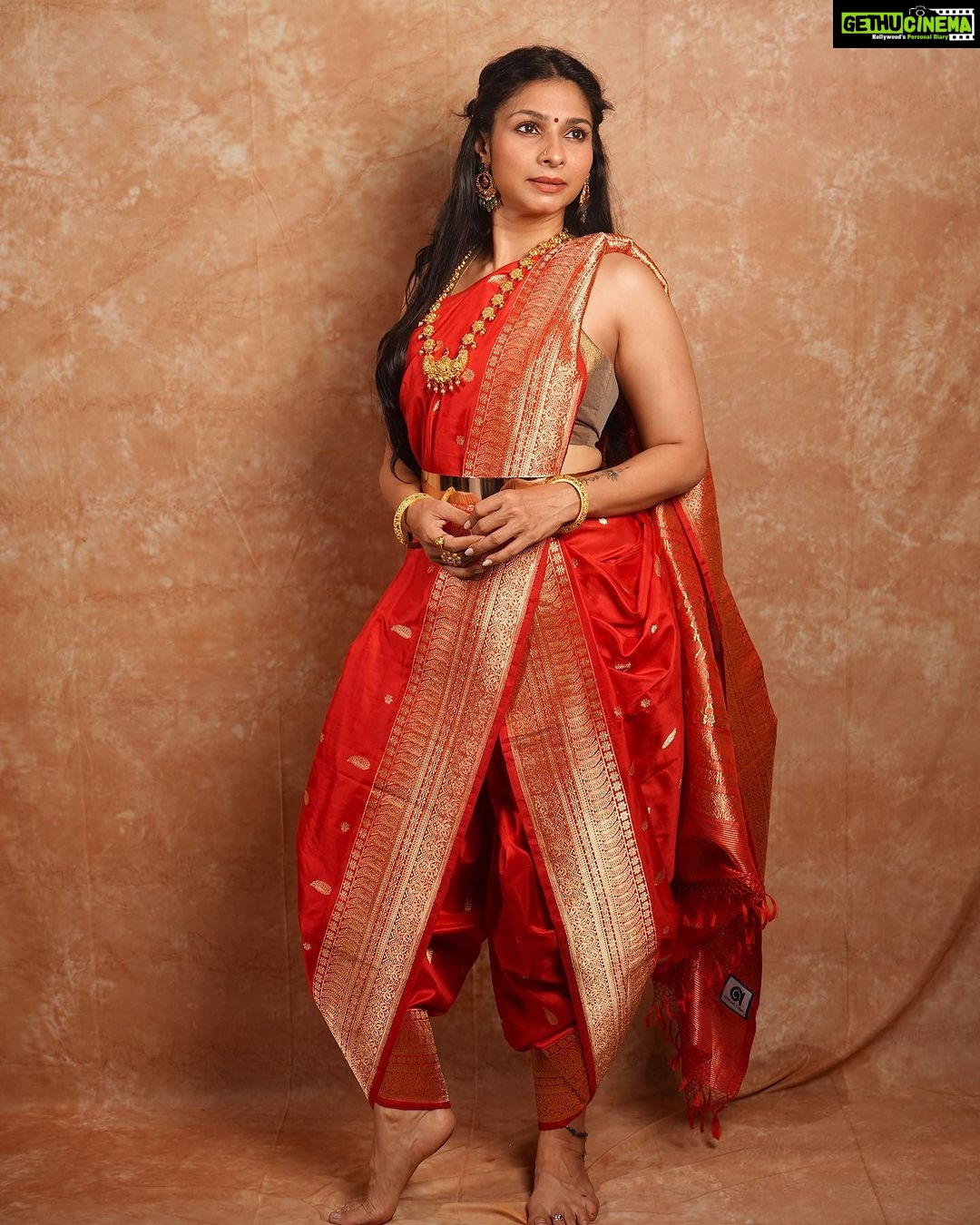 Tanishaa Mukerji Instagram - The warrior princess♥️💫 Stunning @tanishaamukerji for #SindoorKhela♥️ Stylist - @parikshaat Outfit - @avishekknaiya_official Photographer - @wadhwaniyaash Jewellery - @gehnajewellers1 #Stylefile #TanishaMukherjee #TanishaaMukerji #DurgaPuja #MaaDurga #Indian #Festive #StyleFile #IndianWeaves #TempleJewellery #Jewellery #Fashion #InstaLove #IndianBride #MarathiDrape #SareeDrape #Drape #Icon #Bollywood #Diva #Princess #Stylish