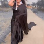 Tanushree Chatterjee Instagram - Oohhoo black me kaisi lag rahi ho ? #instagood #instagram #instadaily #blackpink #black #blacklivesmatter #blackrose #blackgirlmagic #blacklove #blackclover