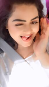 Tanushree Chatterjee Instagram - Am in love with this song 

#90thsonglover❤️❤️❤️❤️ #80thsong #oldsongs #oldbollywoodsongs❤️ #lovesongs #hindisongs #instagood #instagram #loveinstagram #viral#viralreel #trending #trendingreels #lovedogs #savedogs #savenature