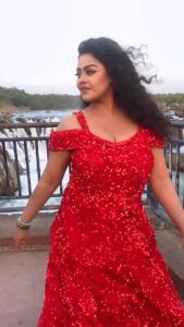 Tanushree Chatterjee Instagram - ❤️‍🔥❤️‍🔥❤️‍🔥❤️‍🔥❤️‍🔥#hot #red #reddress #reelkarofeelkaro#trendingreels #viral #senseports