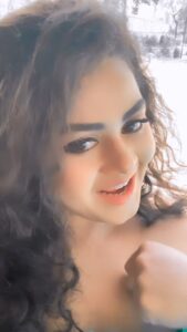 Tanushree Chatterjee Instagram - Jadu hi jadu he zindagi #zindagi#loveyou #love #lifestyle #life #reelkarofeelkaro #sunsetphotography