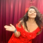 Tanushree Chatterjee Instagram - Red wine 🍷 #tanushreechatterjee #goodmorning #goodvibes #ınstagood #trending #trendingreels #viralreels #viral #redwine #hotnessoverload #lalparimastani🔴 #bhojpuriactress #bhojpuriactress #stylish #reddress #newdress #redgown