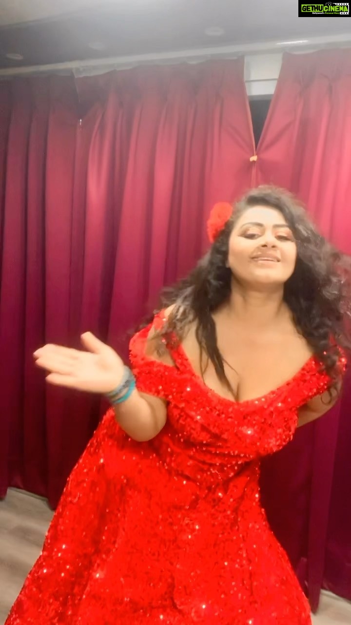 Tanushree Chatterjee - 2.7K Likes - Red wine 🍷 #tanushreechatterjee #goodmorning #goodvibes #ınstagood #trending #trendingreels #viralreels #viral #redwine #hotnessoverload #lalparimastani🔴 #bhojpuriactress #bhojpuriactress #stylish #reddress #newdress #redgown