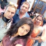 Tanushree Chatterjee Instagram – Had wonderful time on 🥰set 🎥raju mere raja 🎥🎬 upcoming film with dear 😍tanushree 🤩