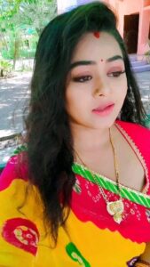 Tanushree Chatterjee Instagram - Ye kisne zadu kia bolo bolo 
Shree krishna ji ne jadu kia 

#tanushreechatterjeebhojpur #goodmorning #lovesongs 
#90s 
#bhojpuriactress #bhojpuri_song #bhojpuriqueen #bhojpuri #bhojpuriactress
