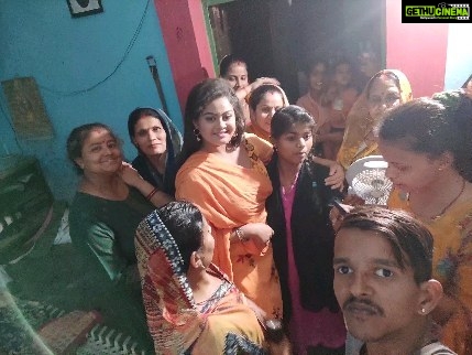 Tanushree Chatterjee - 37.5K Likes - Itna sara pyar darsha ne kelia bohot bohot shukriya ap sabhi ka abhar 🙏bohot acha lagta he jab shooting ke doran gaon ki maata or behene gale laga ke apna asirwad deti he aise hi ap na pyar banaye rakna or apna asirwad dete rahena thanku all
#bhojpuri #bhojpuriqueen #bhojpuriactress #bhojpurireels