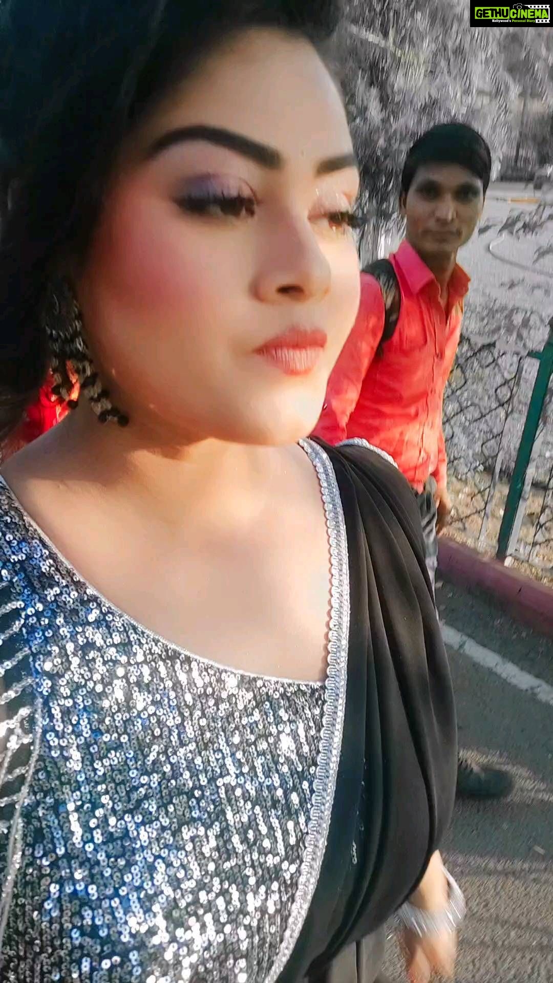 Tanushree Chatterjee - 1.8K Likes - Tum jan jan kehe meri jaan le gaye 😜
#trending #walkingreels #instareels #viralreels