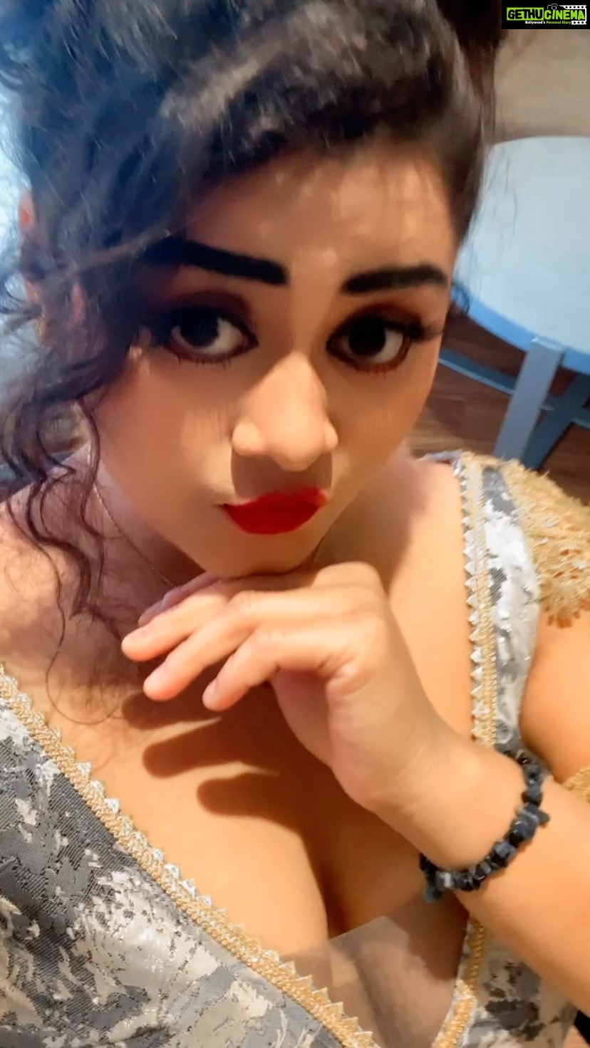 Tanushree Chatterjee - 16.5K Likes - Sasural genda fullllllllll congratulations 🎉 dear @pritimaurya_official @sumitsinghchandravanshi for 1m+
Mast gana he me har ghar ki kahani he 🤪🤪🤪🤪