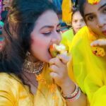 Tanushree Chatterjee Instagram - Main apple lag rahi ho ya 🍋lemon ????? #comedy #haldijewellery #haldirasamjewellery #haldidress #haldidecor #haldidress #haldioutfit #instagram #instagood #instalove #instadaily #instagram