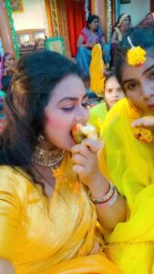 Tanushree Chatterjee Instagram - Main apple lag rahi ho ya 🍋lemon ????? 

#comedy #haldijewellery #haldirasamjewellery #haldidress #haldidecor #haldidress #haldioutfit 
#instagram #instagood #instalove #instadaily #instagram