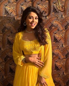 Tanvi Dogra Instagram - You are meant to shine today, tomorrow and everyday ! 💛🧡 
.
.
.
Love for yellow 💫

#sunshine #colouryellow #yellow #bright #new #vibe