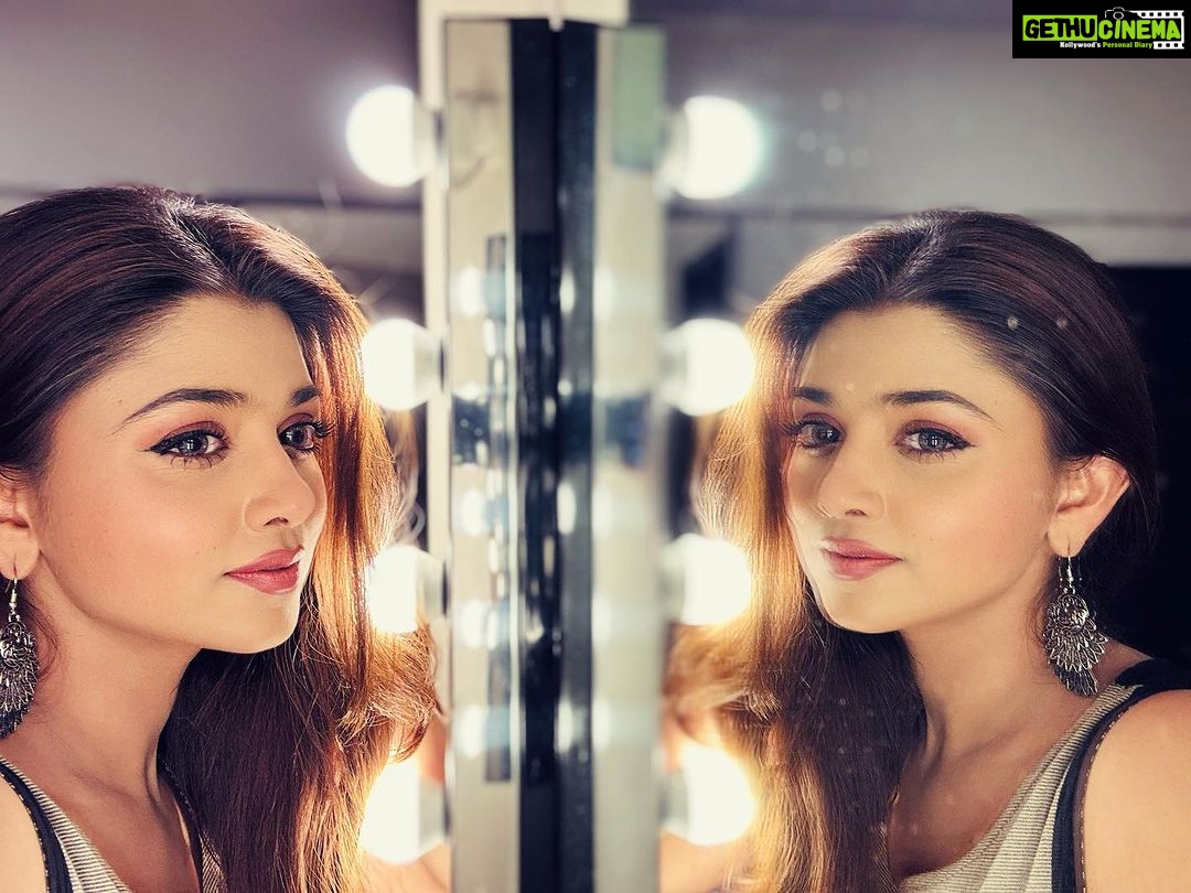 Tanvi Dogra Instagram - Reflecting the best 🔱