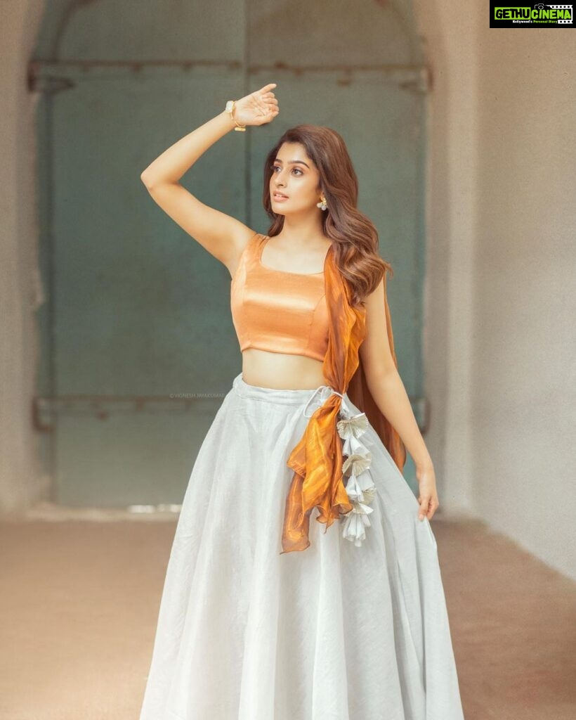 Tanya Ravichandran Instagram - Simplicity is the key note of all true elegance 😇 Stylist: @ratikhavenugopal Garments @flauntbyratikha Blouse @myurabyanithaprabhu Cam @iamvigneshjayakumar Hair @prabhakaran486