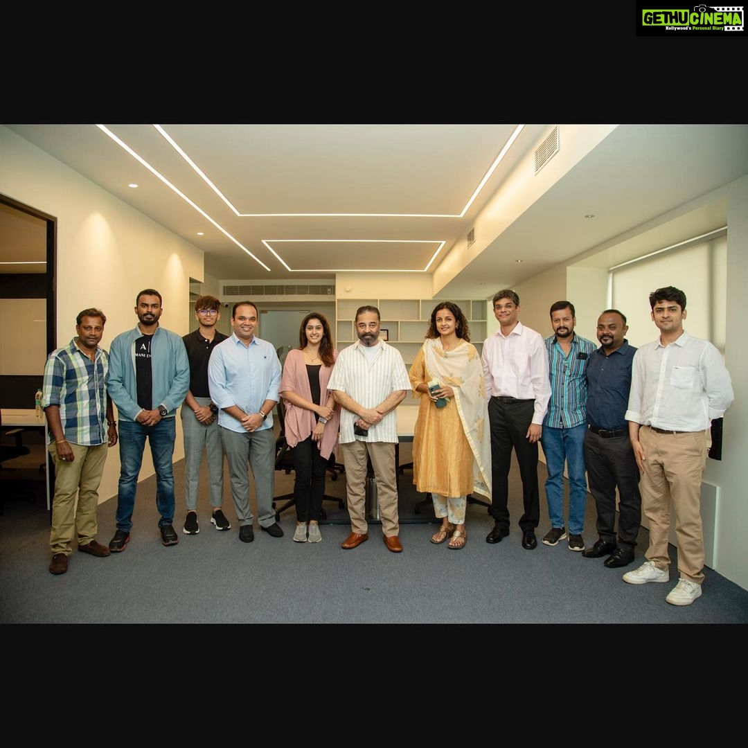 Tanya Ravichandran Instagram - Late post alert π Thank you #ulaganayagan @ikamalhaasan sir for releasing the trailer of our web series #paperrocket. Felt honoured π @kiruudhay @sagarpentela @riseeastentertainment @zee5tamil @teamaimpro