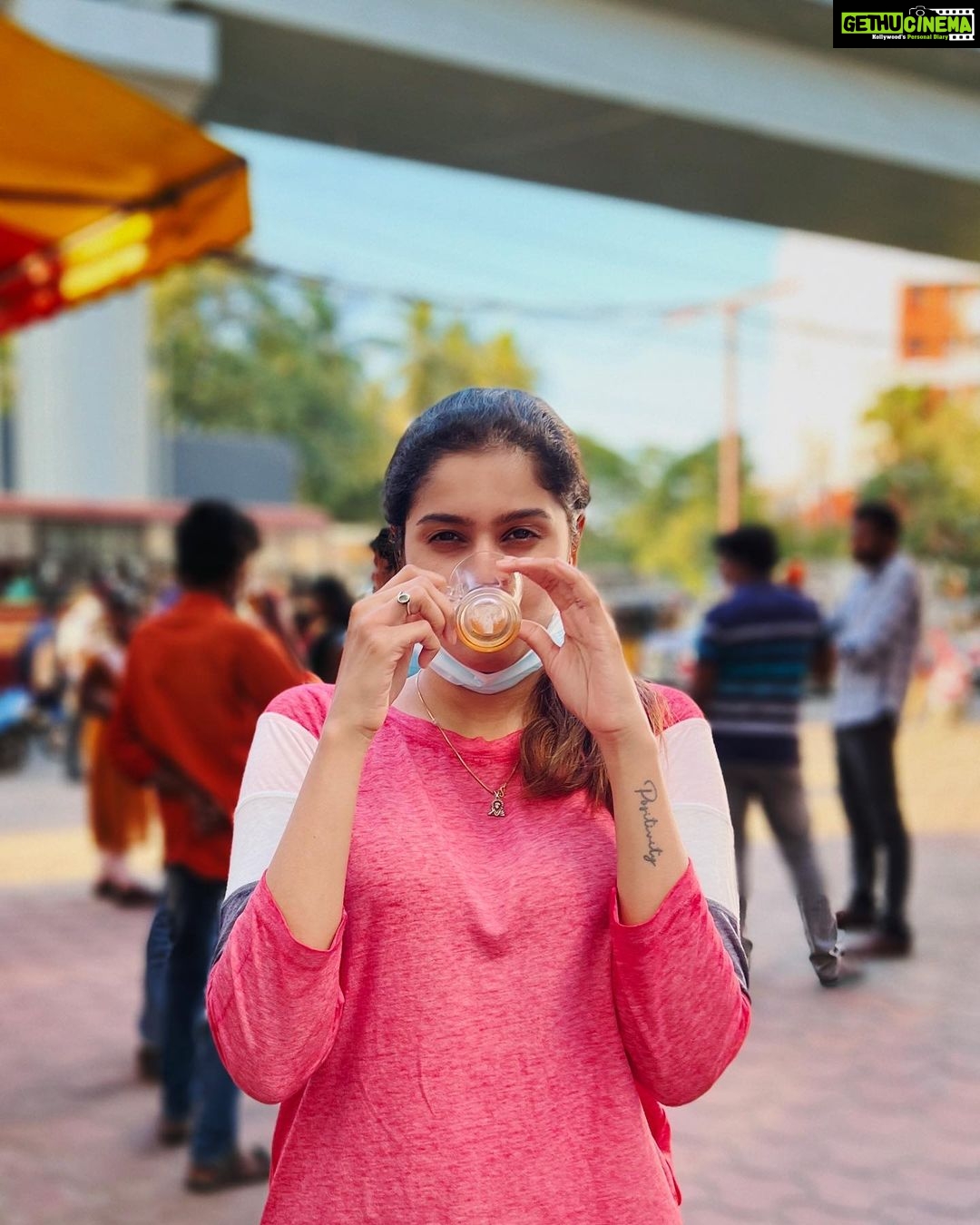 Tanya Ravichandran Instagram - Either I eat all my food or I eat all my food.. there’s no in between 😬❤️🥪☕️